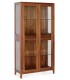 Vitrina colonial de caoba con cristal. Diseño artesanal y elegante.
