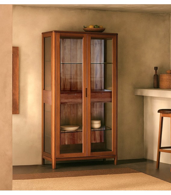 Vitrina colonial de caoba con cristal. Diseño artesanal y elegante. Mdmhogar