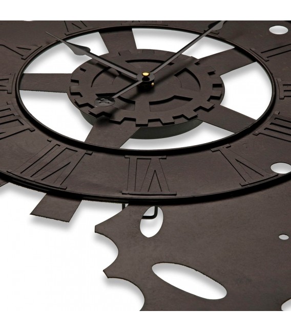 Reloj de pared con engranajes metálicos y acabado óxido industrial.1