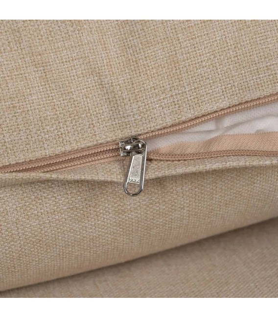 Butaca cómoda colonial de ratán con cojines beige desenfundables.6