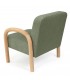 Butaca nórdica tapizada en verde con estructura de madera natural.2
