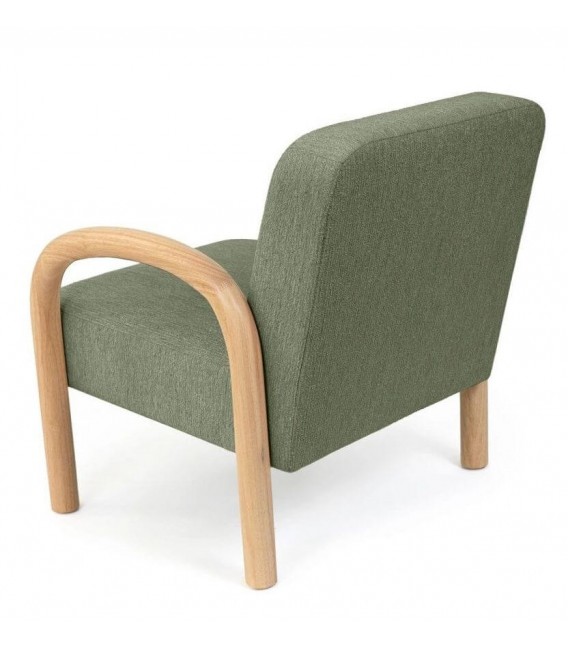 Butaca nórdica tapizada en verde con estructura de madera natural.2