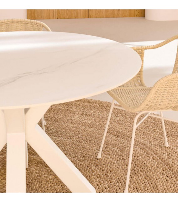 Mesa redonda blanca de metal y porcelánico efecto mármol con vetas.2