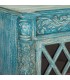 Aparador azul tallado con 3 puertas de cristal y acabado artesanal.3
