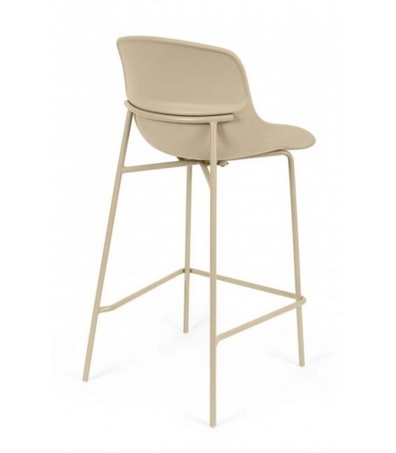 Taburete bajo nórdico en polipropileno beige y patas de metal.3