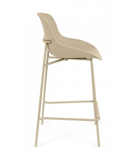 Taburete bajo nórdico en polipropileno beige y patas de metal.2