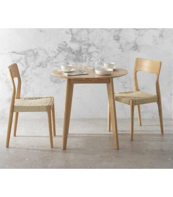 Mesa redonda nórdica de madera clara para comedores pequeños. Mdmhogar