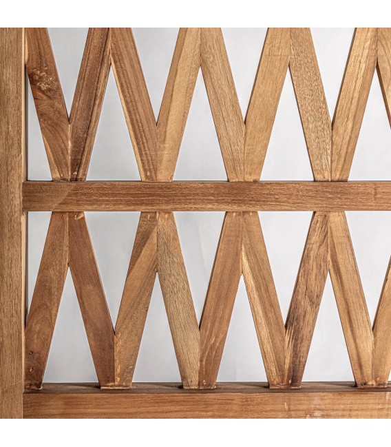 Biombo artesanal de madera de teca estilo colonial y acabado natural.