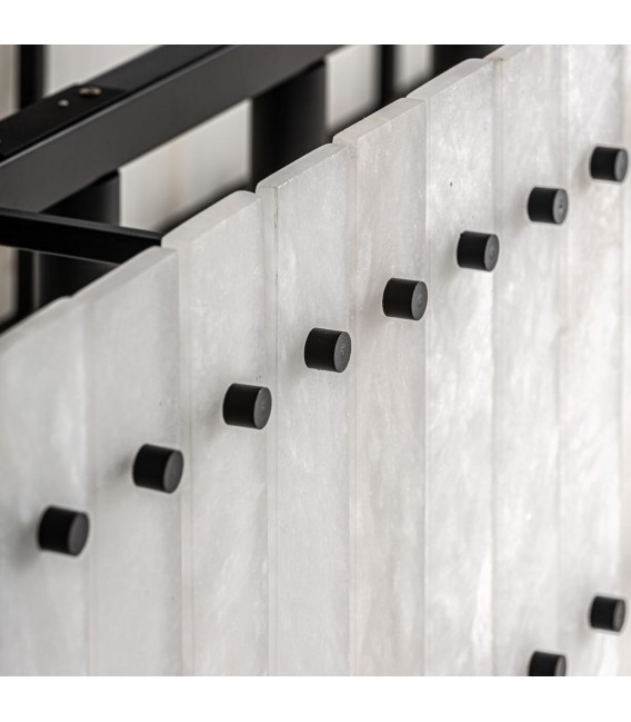 Lámpara de techo rectangular de mármol blanco y metal negro mate.1