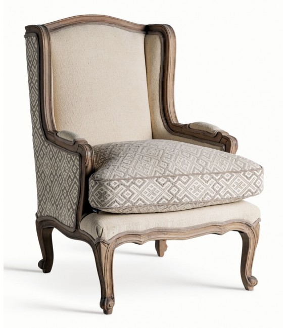 Sillón de orejas clásico con textil beige y estructura de madera. Mdmhogar