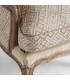 Sillón de orejas clásico con textil beige y estructura de madera.5