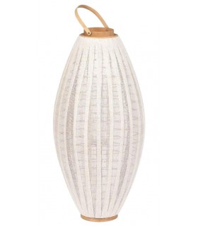 Portavelas bambú y lino crudo. Luz cálida en estilo colonial natural.