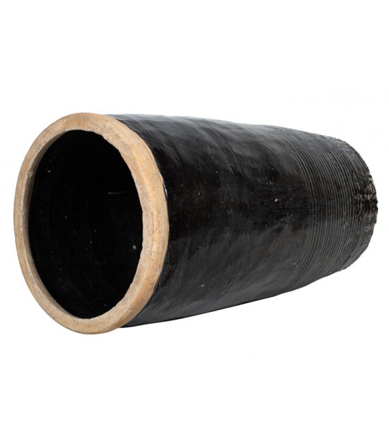 Tinaja antigua oriental de barro cocido en negro brillo lacado.