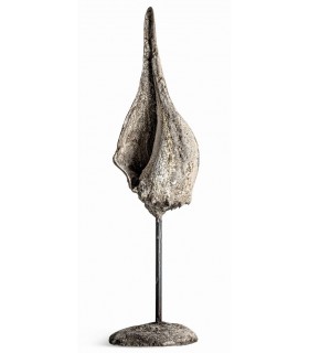 Figura decorativa escultórica alta en resina y metal envejecido. Mdmhogar