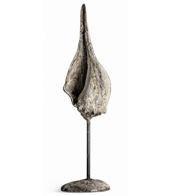 Figura decorativa escultórica alta en resina y metal envejecido. Mdmhogar