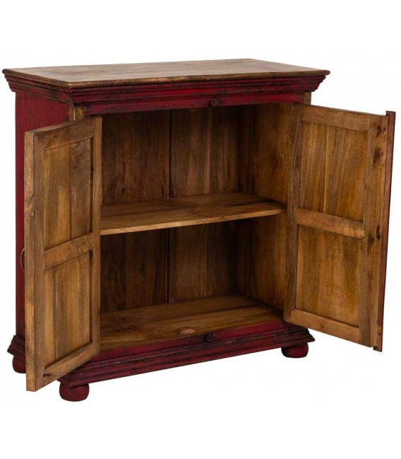 Taquillón clásico rojo con puertas decoradas en metal oro viejo.1