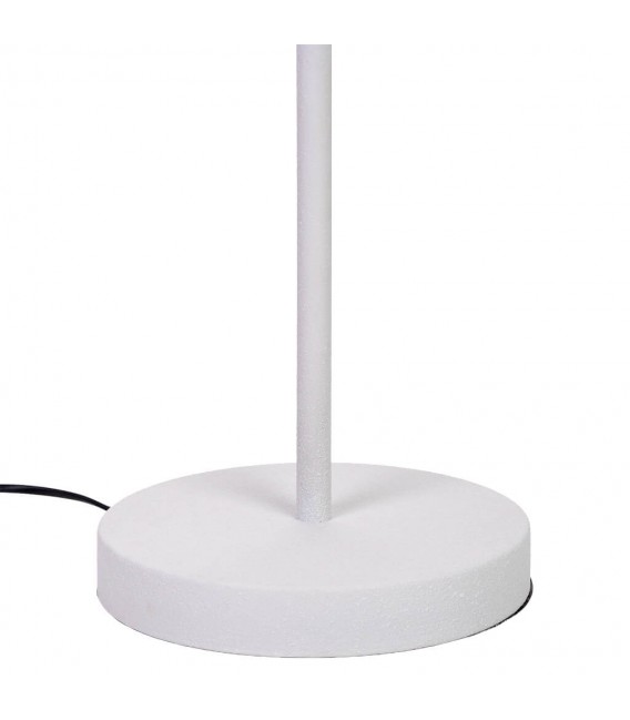 Lámpara de pie blanca con pantalla textil y base metálica elegante. 
2