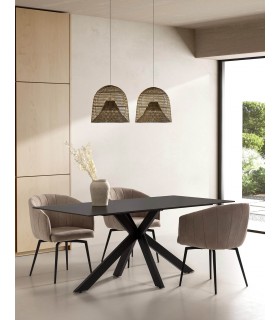 Mesa fija de comedor sobre cerámico negro base metálica en aspa. Mdmhogar