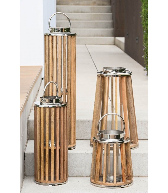 Portavelas alto cilíndrico de madera y metal cromado estilo náutico.