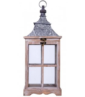 Farol de madera natural y metal repujado en gris, estilo clásico vintage.