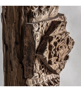 Figura XXL decorativa de madera tallada natural y base de hierro.