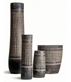 Jarrón artesanal tallado a mano en tronco de palma natural étnico.