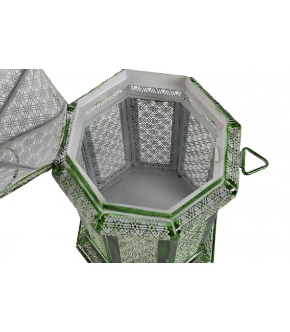 Set 2 faroles étnicos verdes en metal repujado con interior blanco.1