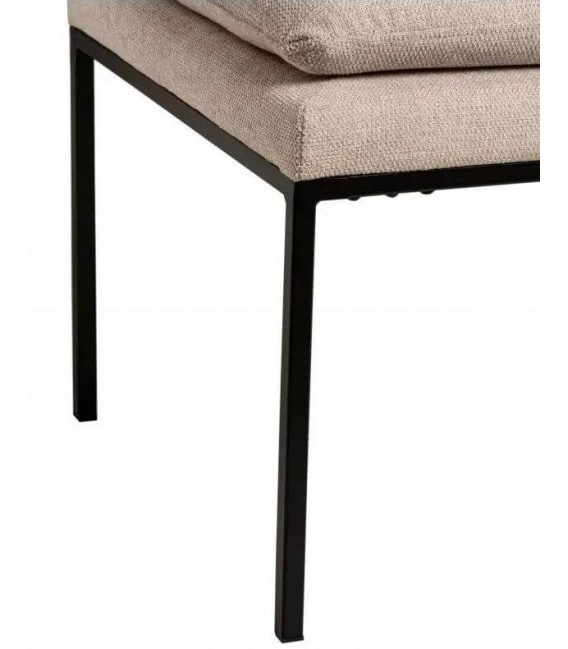 Banco beige con estructura negra ideal como pie de cama o auxiliar. 2