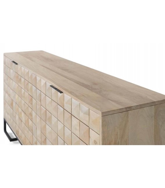 Aparador boho de madera natural tallada y base metálica negra. 2