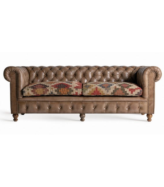 Sofá Chester 3 plazas piel camel asiento kilim tejido artesanalmente.