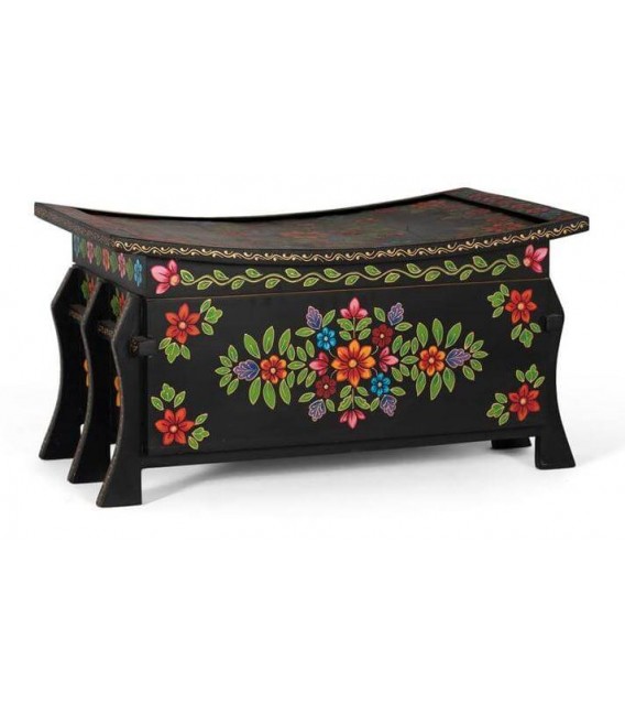 Baúl étnico de mango negro decorado con flores pintadas a mano. Mdmhogar
