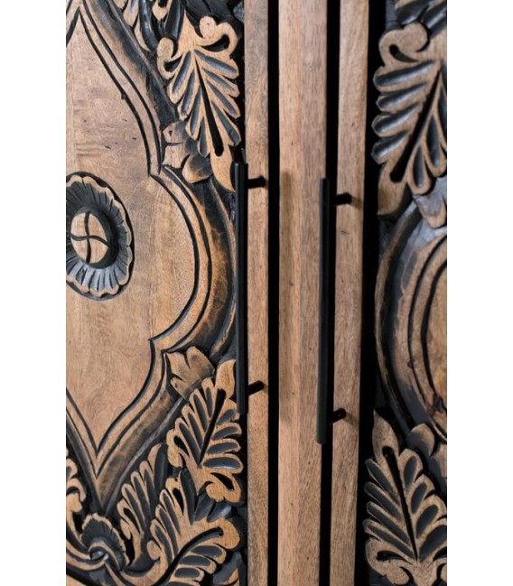 Armario alacena de mango tallado con acabado natural y negro. 2