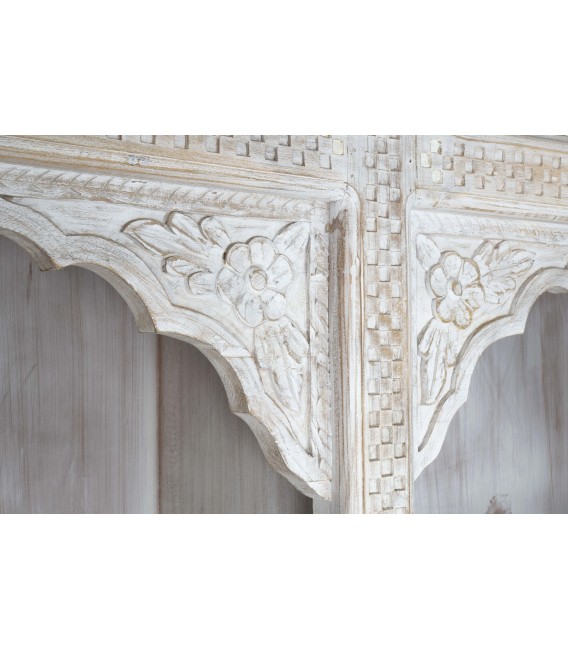 Estantería XL étnica en madera tallada y acabado blanco decapado. 2