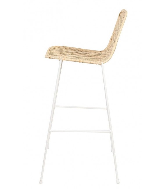 Taburete alto boho con asiento de ratán natural y estructura blanca. 1