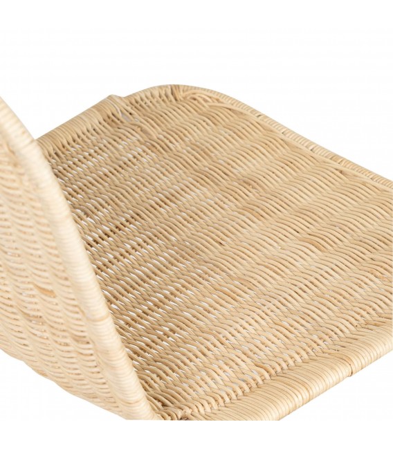 Taburete alto boho con asiento de ratán natural y estructura blanca. 4