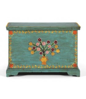 Baúl étnico turquesa en madera con flores pintadas a mano.
