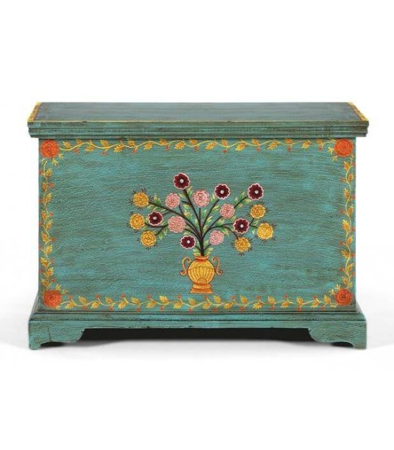 Baúl étnico turquesa en madera con flores pintadas a mano.