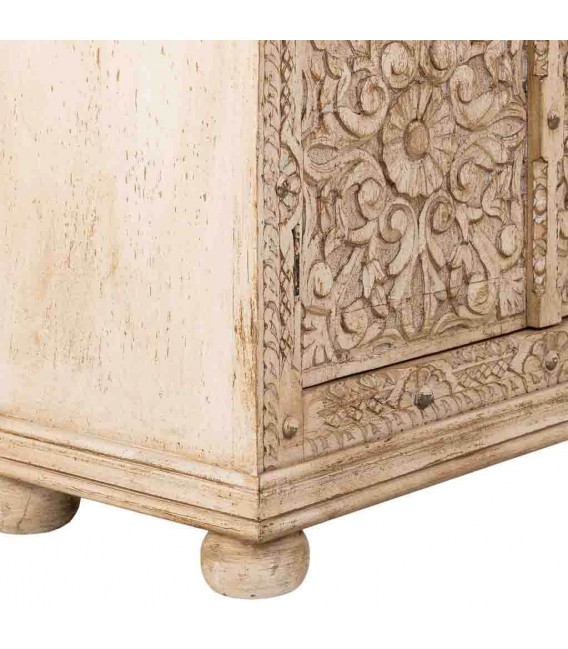 Vitrina alta étnica de madera tallada blanca con cristal y relieve. 5