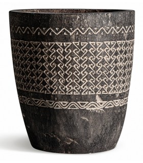 Macetero étnico tallado a mano madera de palma, tonos marrón y beige. Mdmhogar