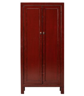 Armario oriental rojo brillante madera lacada y tiradores de bronce.