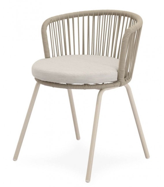 Silla exterior beige en metal y cuerda con cojín incluido.  Mdmhogar