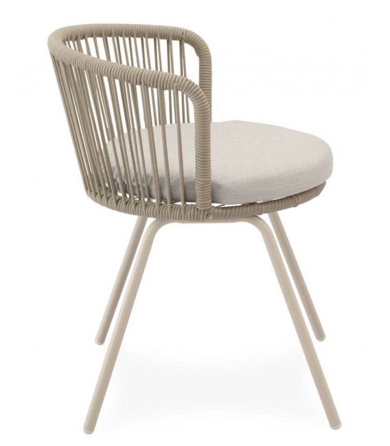 Silla exterior beige en metal y cuerda con cojín incluido. 2