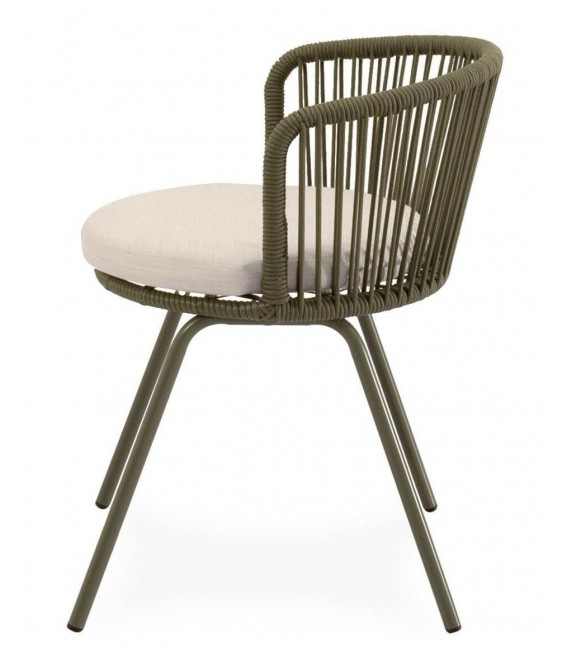 Silla exterior verde y crudo de metal y cuerda con cojín incluido.1