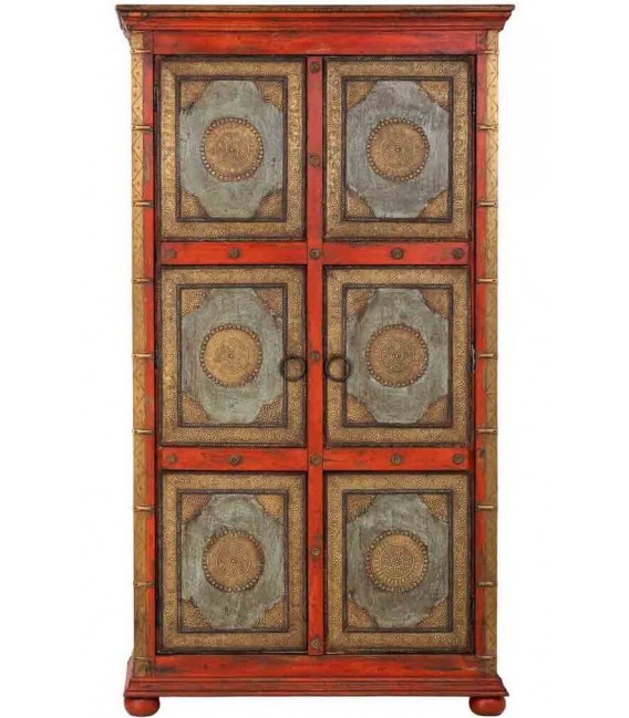 grabados y acabado artesanal. Armario étnico rojo con apliques metálicos grabados y acabado artesanal. 1