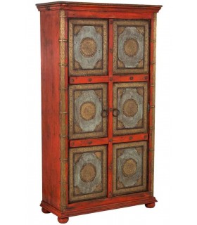 Armario étnico rojo con apliques metálicos grabados y acabado artesanal. Mdmhogar