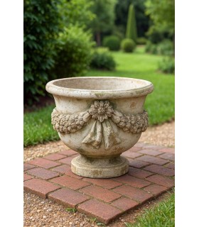 Macetero clásico con guirnalda floral en magnesia piedra envejecida. Mdmhogar