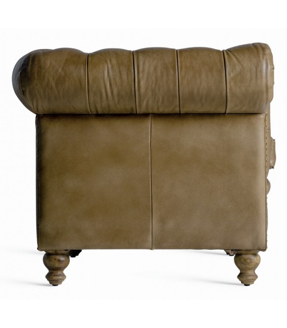 Sofá 3 plazas piel caqui estilo Chester con patas torneadas. 3