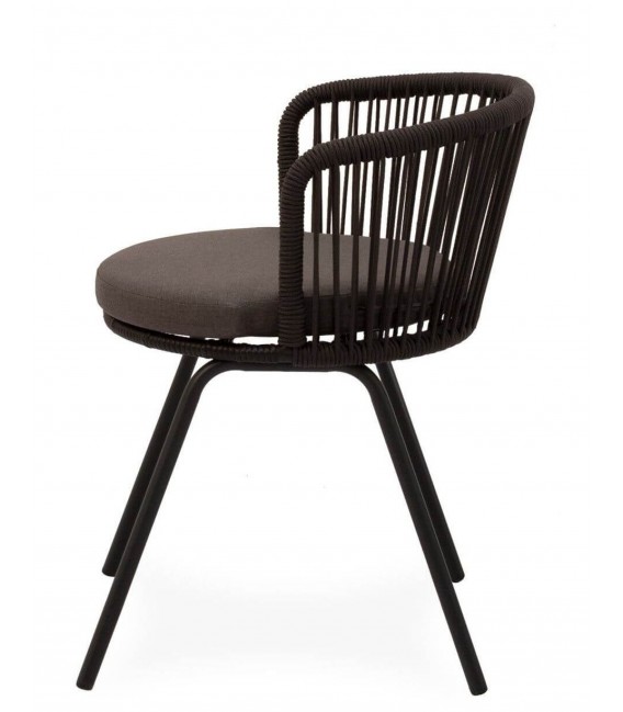 Silla negra exterior con cuerda sintética y cojín redondo gris. 3