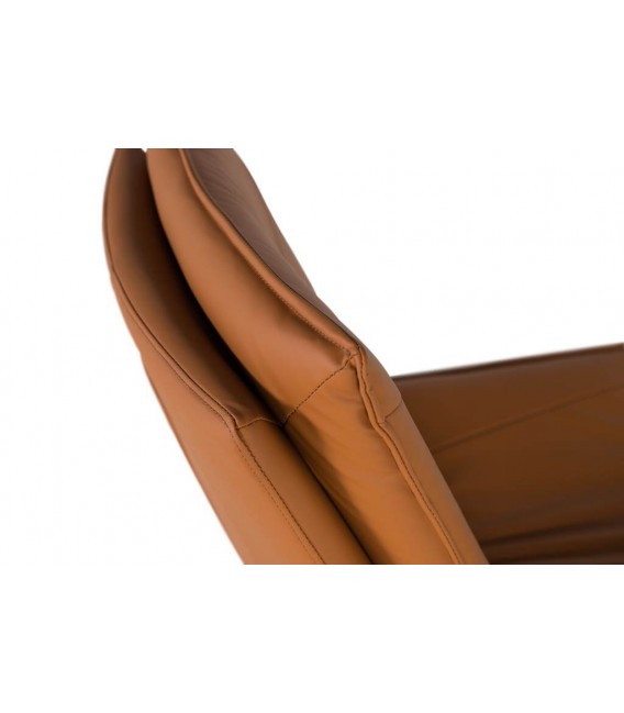 Butaca giratoria moderna de polipiel camel y base metálica negra. 3