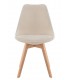 Silla de comedor beige estilo nórdico con patas de madera natural.